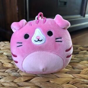 Squishmallows bag clip: Geraldine the pink cat 3”